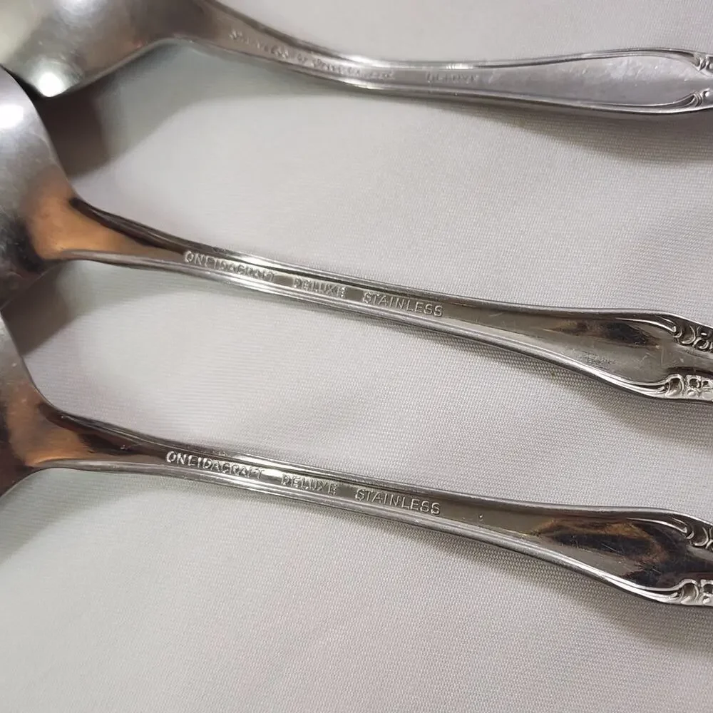 Miscellaneous 15 Piece Utensils Lot Oneida Rogers Spoons Butter Knife Fork